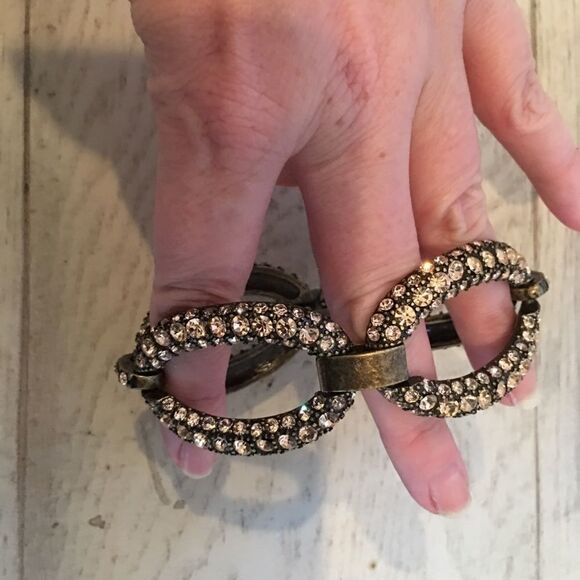 Rose Jeweled Link Bracelet - Picture 4 of 16